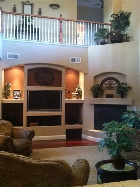 15631 Oak Dr, Kerman, CA 93630 photo 2