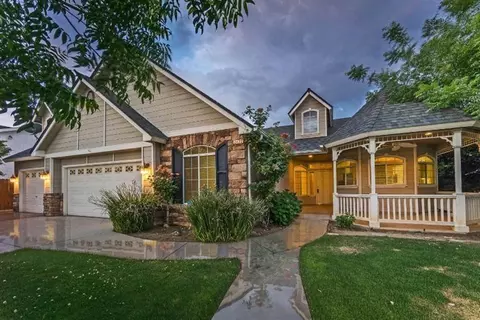2432 Lexington Ave, Clovis, CA 93619 photo 1