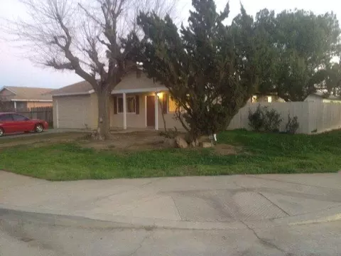 29310 Anapola Ct, Madera, CA 93638 photo 2
