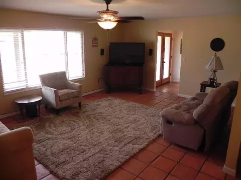 384 Circle Dr, Chowchilla, CA 93610 photo 2