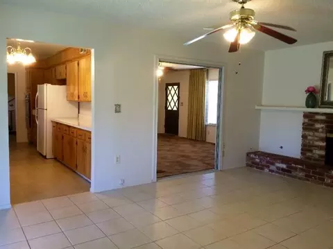 200 N Granada Dr, Madera, CA 93637 photo 3