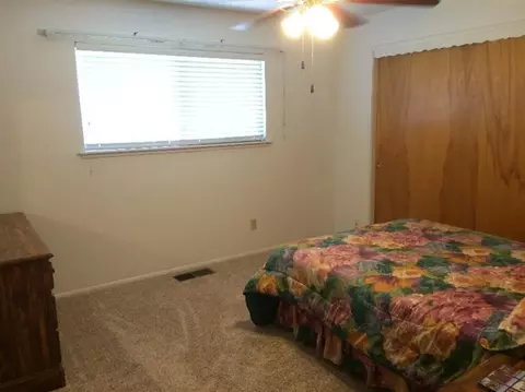 200 N Granada Dr, Madera, CA 93637 photo 4