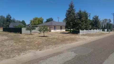 17608 Fairfield Dr, Madera, CA 93638 photo 2