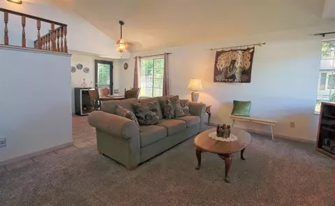 921 Burgan Ave, Clovis, CA 93611 photo 4
