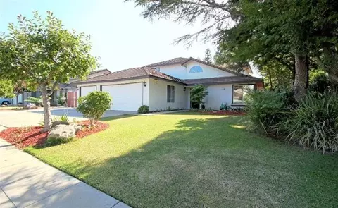921 Burgan Ave, Clovis, CA 93611 photo 1