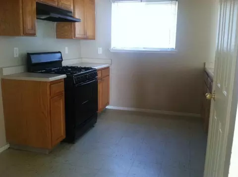 1005 Las Casas Ln, Madera, CA 93638 photo 2