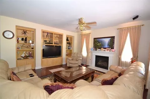 1883 N Carolina Ave, Clovis, CA 93619 photo 2
