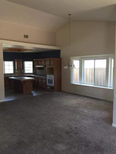 404 E Stanley Ave, Reedley, CA 93654 photo 2