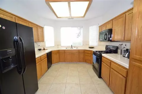 784 Lind Ave, Clovis, CA 93612 photo 5