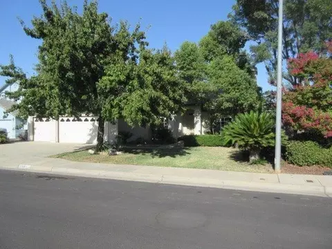243 N Cypress Ave, Clovis, CA 93611 photo 1