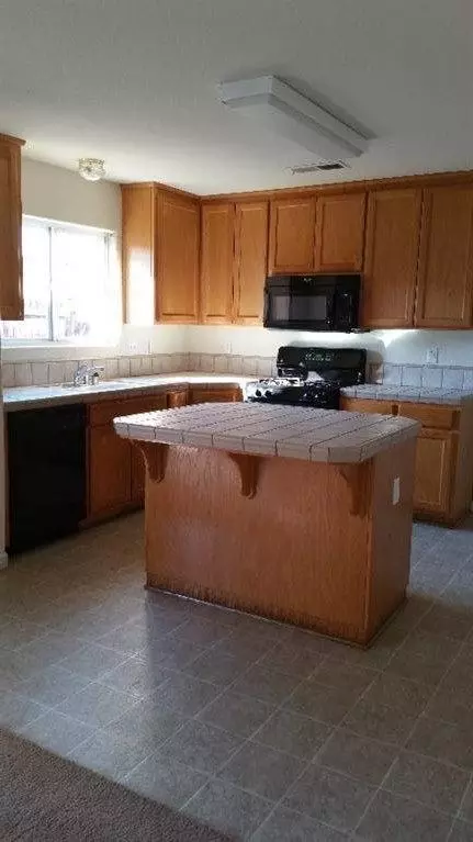 1450 Lynmarie Way, Madera, CA 93637 photo 3