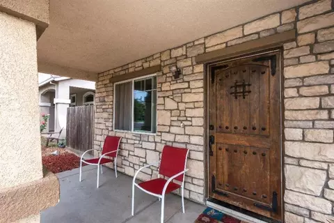1131 Hazelnut Ln, Madera, CA 93637 photo 2