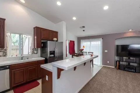 1131 Hazelnut Ln, Madera, CA 93637 photo 8