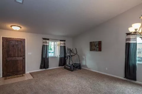 1131 Hazelnut Ln, Madera, CA 93637 photo 4