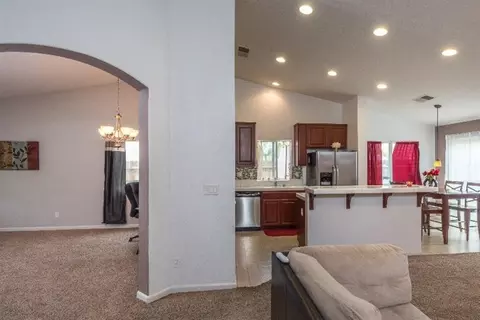 1131 Hazelnut Ln, Madera, CA 93637 photo 5