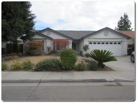 2711 4th St, Sanger, CA 93657 photo 1