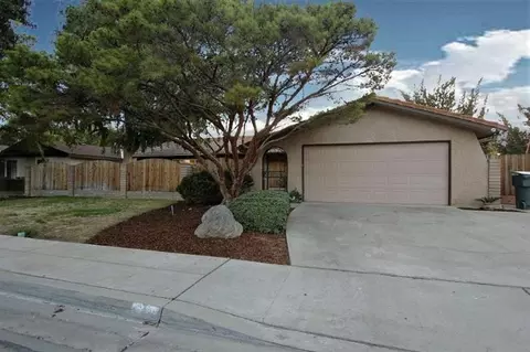 66 N Manila Ave, Clovis, CA 93612 photo 1