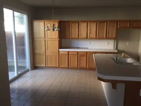 649 W Fontaine Ln, Clovis, CA 93619 photo 4