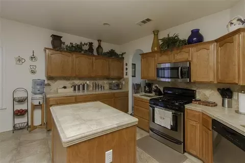 1609 Morro Ln, Lemoore, CA 93245 photo 3