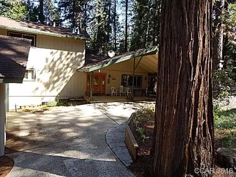 2204 Camanche Dr, Arnold, CA 95223 photo 2