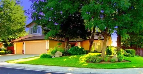 925 N Shirley Ave, Clovis, CA 93611 photo 1