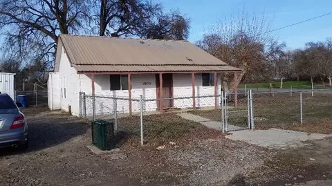 5932 E Riverdale Ave, Laton, CA 93242 photo 1