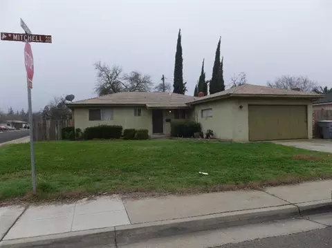 438 W Mitchell Ave, Clovis, CA 93612 photo 2