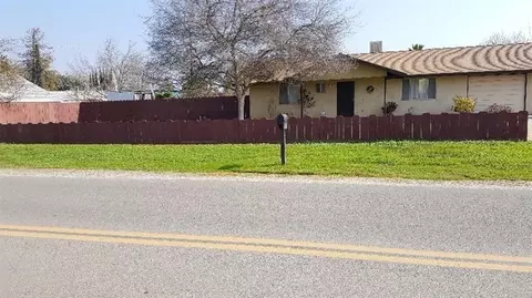 16643 Camden Dr, Madera, CA 93638 photo 2