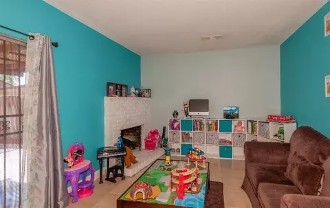 976 S Manor Dr, Kerman, CA 93630 photo 4