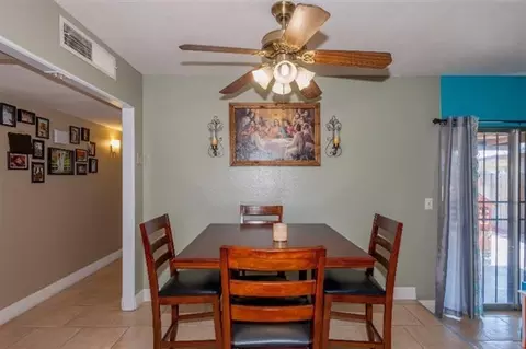 976 S Manor Dr, Kerman, CA 93630 photo 5