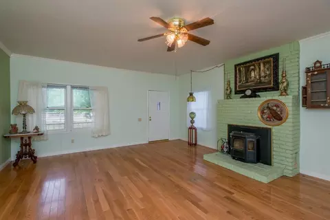 5918 N De Wolf Ave, Clovis, CA 93619 photo 2