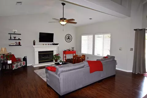 1811 Cromwell Ave, Clovis, CA 93611 photo 3