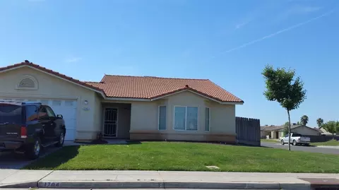 1704 Pierce Ln, Madera, CA 93638 photo 2