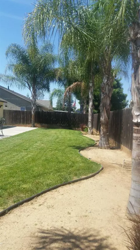 502 4th St, Sanger, CA 93657 photo 2