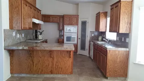 528 Stadium Rd, Madera, CA 93637 photo 2