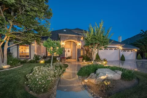 1653 N Carolina Ave, Clovis, CA 93619 photo 1