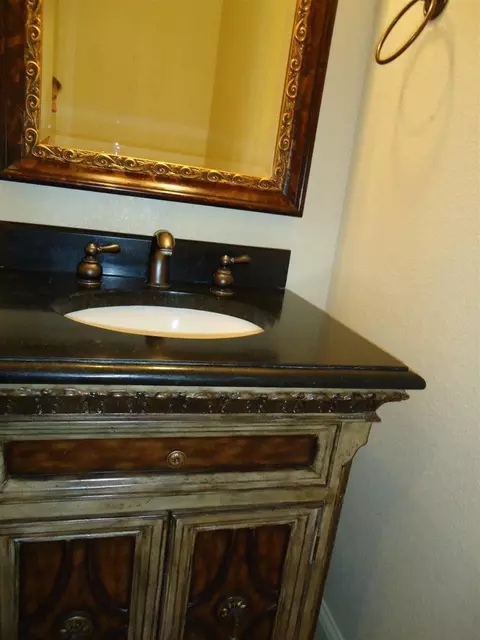 2567 E Powers Ave, Fresno, CA 93720 photo 4