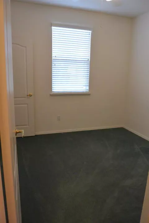 702 W Lisbon Ln, Clovis, CA 93619 photo 7