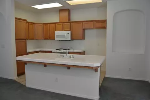 702 W Lisbon Ln, Clovis, CA 93619 photo 3