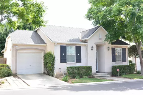 702 W Lisbon Ln, Clovis, CA 93619 photo 2