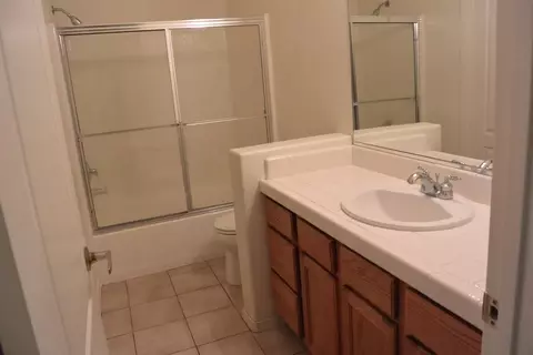 702 W Lisbon Ln, Clovis, CA 93619 photo 6