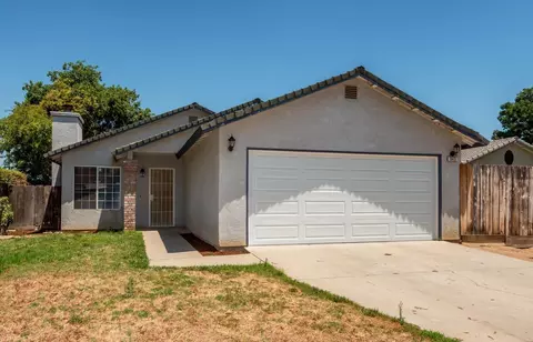 543 W Pat Dr, Clovis, CA 93612 photo 1