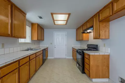 543 W Pat Dr, Clovis, CA 93612 photo 6