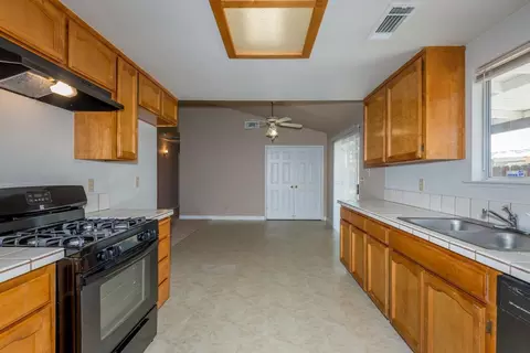 543 W Pat Dr, Clovis, CA 93612 photo 9