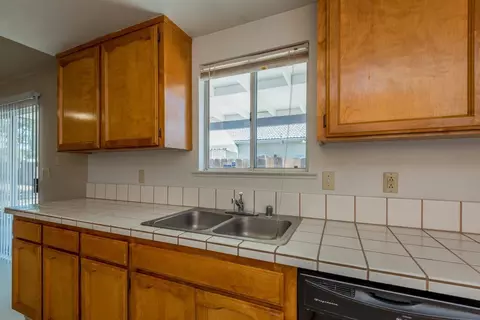543 W Pat Dr, Clovis, CA 93612 photo 7