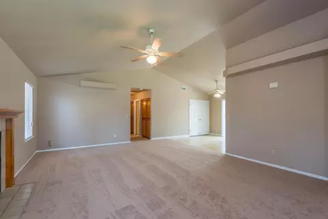 543 W Pat Dr, Clovis, CA 93612 photo 3