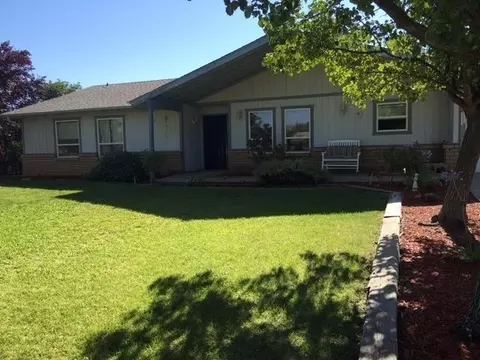 18283 Regal Dr, Madera, CA 93638 photo 1