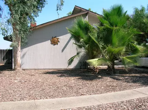 1413 Riverview Dr, Madera, CA 93637 photo 1
