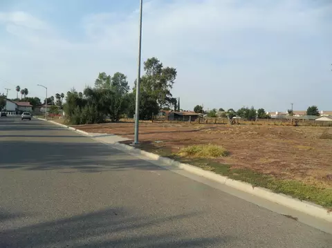 733 Linden St, Madera, CA 93637 photo 1