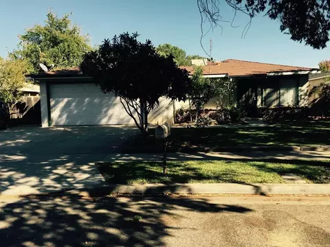 1125 Davis St, Madera, CA 93638 photo 1